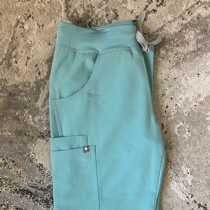 Limited edition color figs Kade scrub pants